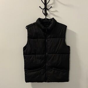 Black Old Navy Puffer Vest